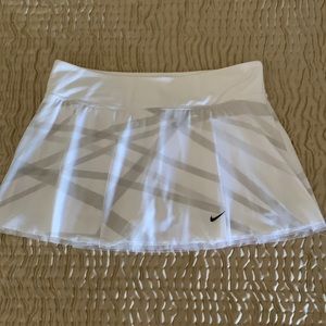 Nike M Dri-fit tennis pickleball skirt white/gray mesh overlay EUC